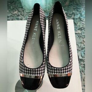 Anne Klein houndstooth flats sz 7